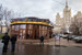 Сиротливое одноэтажное желтое здание рядом с метро "Краснопресненская" по адресу Конюшковская ул., 31, стр. 3, полностью занимает кафе "Сим-Сим". Площадь постройки - 235 кв. м, кадастровая стоимость - 5,5 млн руб.