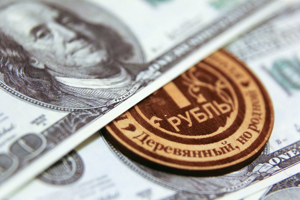 Корпоративные кредиты в валюте и валютные бумаги будут давить на капитал банков