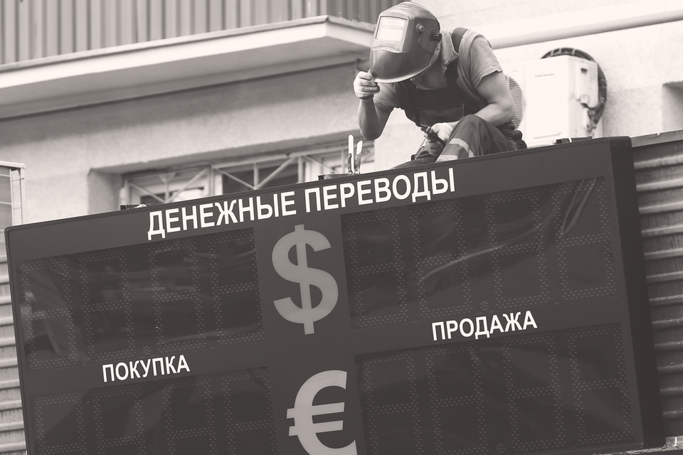 Совершенно непонятно, почему арендодатель должен был идти к арендатору, который нес валютный риск, и предлагать ему менять договор в ущерб своим интересам