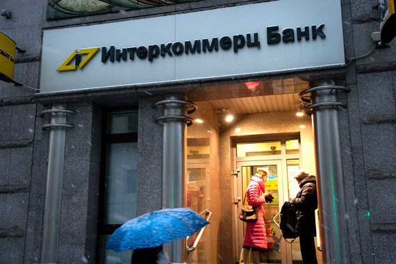 Вкладчики «Интеркоммерца» могут занимать очередь за выплатами