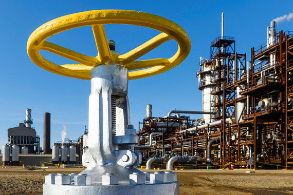 Денежный поток крупных нефтяных компаний (таких как Chevron, ExxonMobil, Royal Dutch Shell, Total, BP, ConocoPhillips, Statoil, Eni и Repsol) оказался под вопросом задолго до того, как цены на нефть начали падать