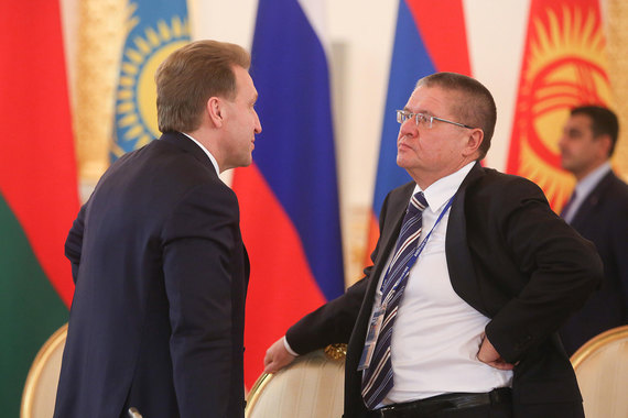 Министр экономразвития Алексей Улюкаев (справа) добился от Шувалова отдельного обсуждения авансов