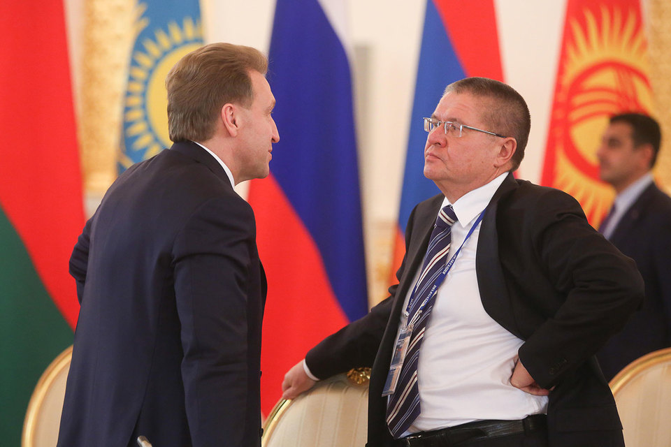 Министр экономразвития Алексей Улюкаев (справа) добился от Шувалова отдельного обсуждения авансов