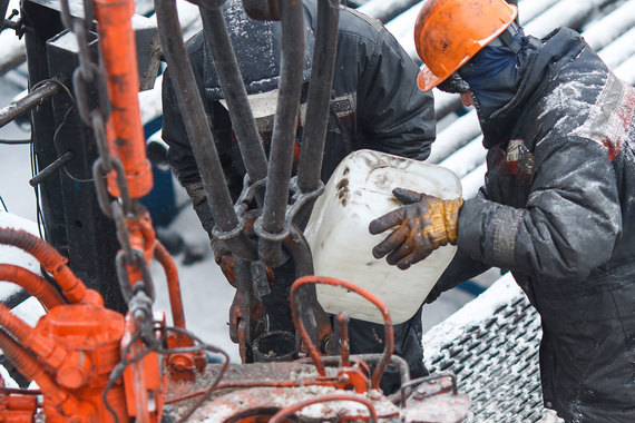 Если нефть не подорожает к 2020 г., ее добыча в России снизится на 14%, прогнозирует Минэнерго в стресс-сценарии для энергостратегии до 2035 г.