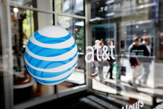 Гендиректор AT&T Рэндалл Стивенсон в четверг в очередной раз призвал конгресс США определиться с вопросом о предоставлении силовикам возможности доступа к зашифрованным данным на смартфонах