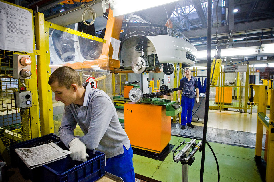 С 15 февраля сотрудники «АвтоВАЗа» были переведены на четырехдневную рабочую неделю сроком на полгода