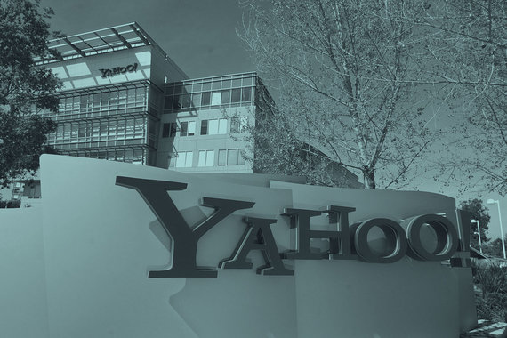 15 лет назад Yahoo оказалась одним из немногих интернет-гигантов, уцелевших после того, как лопнул пузырь доткомов