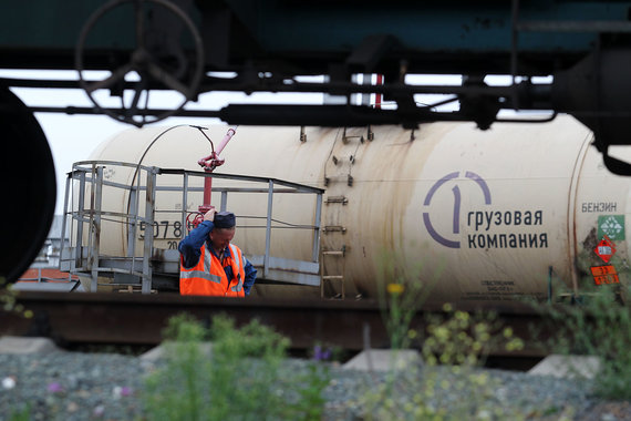 За девять месяцев 2015 г. «Роснефть» транспортировала железнодорожным и смешанным транспортом 8,8 млн т нефти и экспортировала 39,9 млн т нефтепродуктов