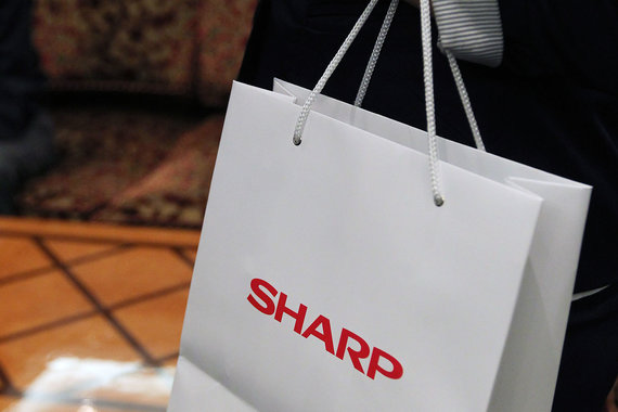Продажа Sharp откладывается
