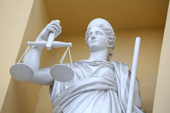 Конституционный суд признал за женщинами право на суд присяжных