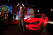 Гендиректор Opel Group Карл-Томас Нойманн празднует победу Opel / Vauxhall Astra. Автомобиль получил 309 баллов жюри