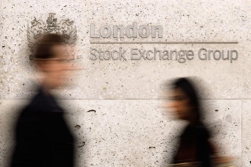 На Лондонскую фондовую биржу (LSE) появилось еще два претендента, которые могут расстроить ее слияние с Deutsche Boerse
