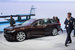 Универсалы — едва ли не основной тип кузова для Volvo. В Европе в сегменте больших моделей премиум-класса в прошлом году ровно половина машин была продана именно с такими пропорциями тела (данные JATO Dynamics), уж не говоря о Швеции, на дорогах которой сложнее встретить седан или хетчбэк, чем универсал. Продажи V90 начнутся летом, вскоре после выхода на рынок его «родного брата» — флагманского седана S90