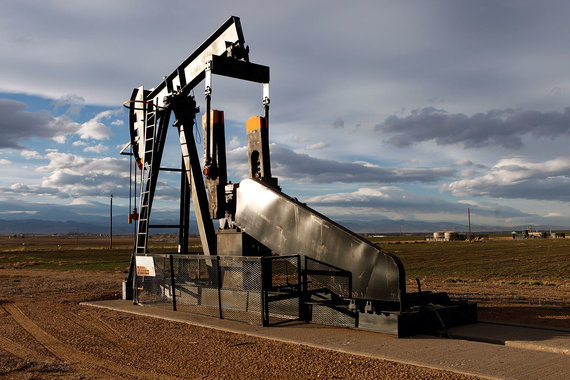 Нефть дорожает на новостях о снижении добычи в США и будущей встрече производителей