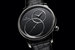 На черном циферблате Grande Seconde Off-Centered Onyx Jaquet Droz два мини-циферблата образуют цифру «8», секундная стрелка расположена на нижней части «восьмерки»