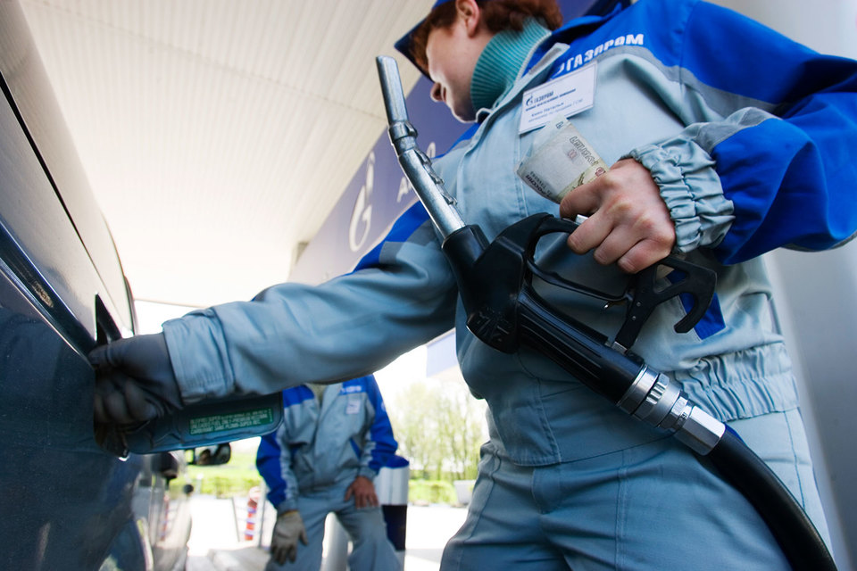 С начала года цена на Аи-95 «Газпром нефти» выросла на 4000 руб. за тонну до 41 000 руб., на Аи-92 — на 5200 руб. до 40 300 руб.