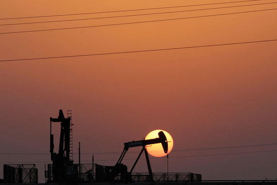 Иран готов заморозить добычу нефти только после того, как она восстановится на досанкционном уровне