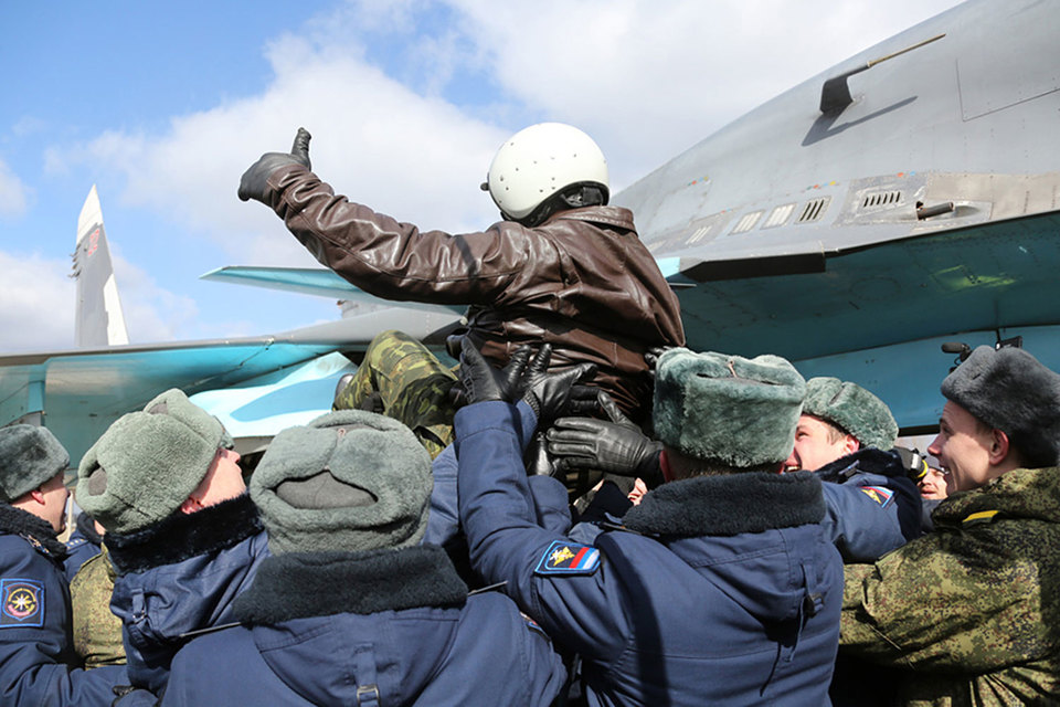 Во вторник звено российских бомбардировщиков Су-34 вылетело с авиабазы Хмеймим в провинции Латакия и приземлилось на аэродроме «Балтимор» в Воронеже