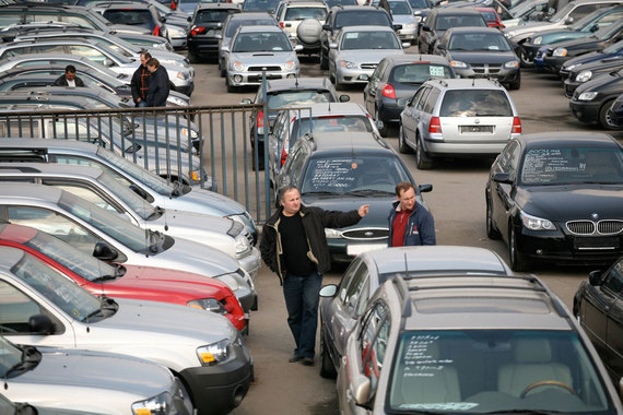 Рынок подержанных авто в России вырос – впервые за год с лишним. В основном их продают сами владельцы, но и дилерам этот рынок все интереснее
