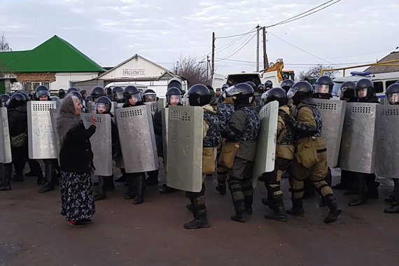 В населенный пункт вошло около 500 силовиков