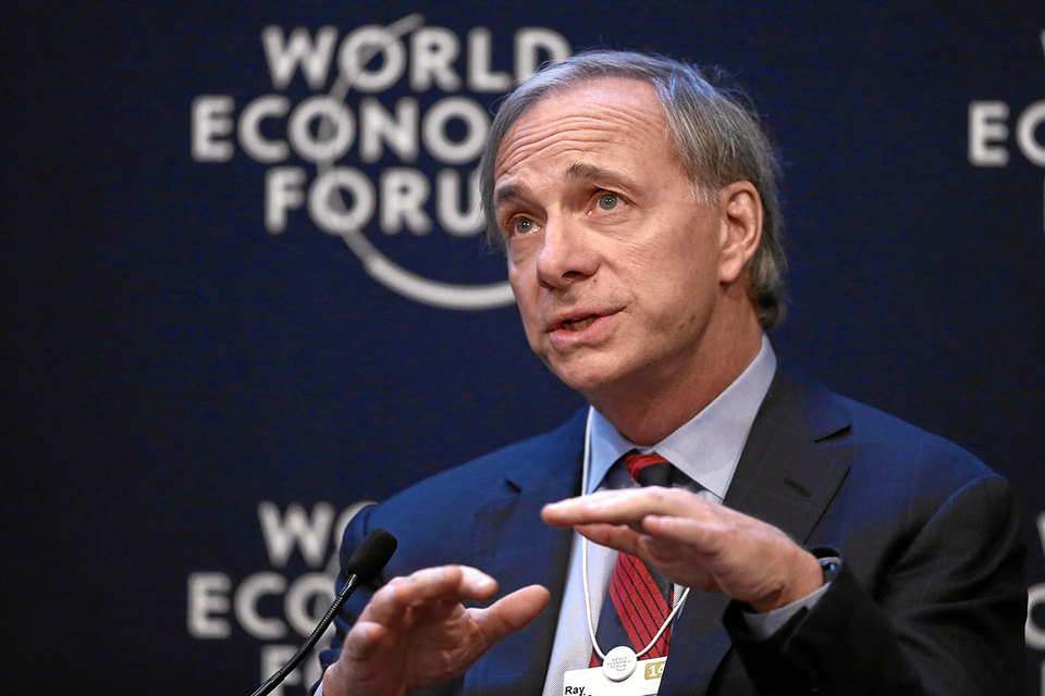 Крупнейший в мире хедж-фонд Bridgewater Associates готовится к отставке основателя и гендиректора Рея Дейлио (на фото)