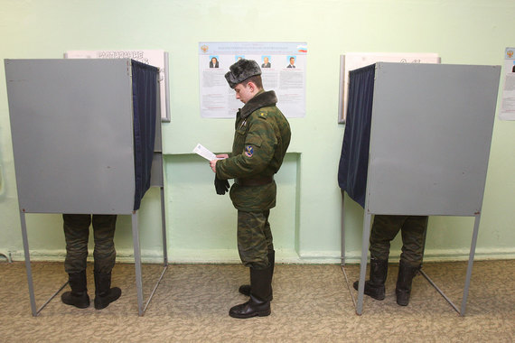Военнослужащие вправе участвовать в «чужих» выборах, решил Конституционный суд