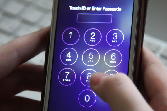 ФБР попробует обойти защиту iPhone и без помощи Apple