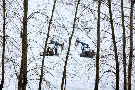 Чиновники думают, как выкачать из нефтяной отрасли побольше денег