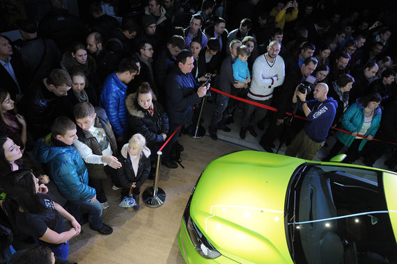 «АвтоВАЗ» хочет создать запас автомобилей Lada Vesta и почти вдвое увеличил их выпуск