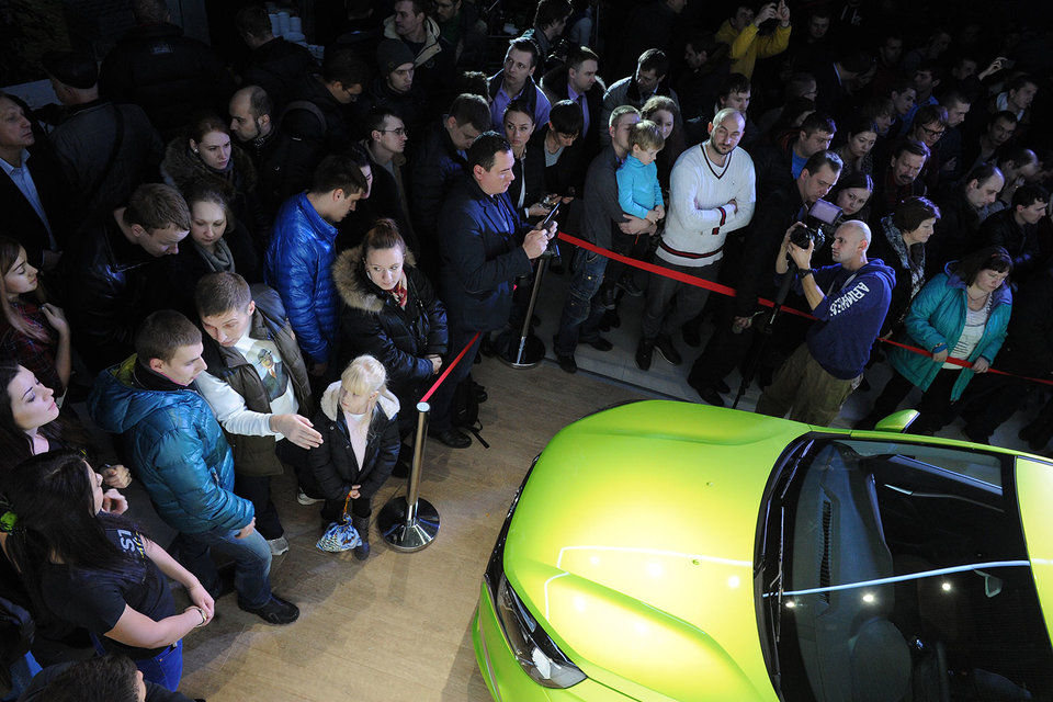 «АвтоВАЗ» хочет создать запас автомобилей Lada Vesta и почти вдвое увеличил их выпуск