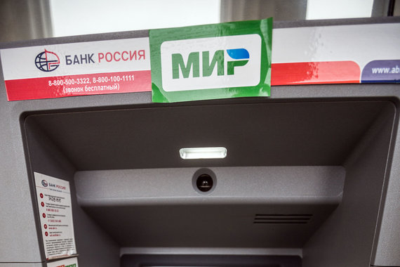 Банки готовы принимать карты «Мир», но не выпускать