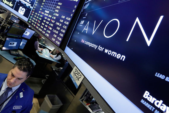 Последние несколько лет выручка и стоимость акций Avon сокращалась