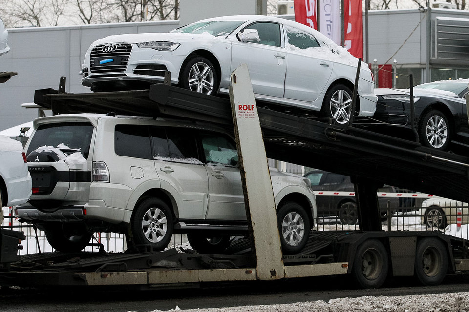 Продажи легковых автомобилей в феврале снизились всего на 5%
