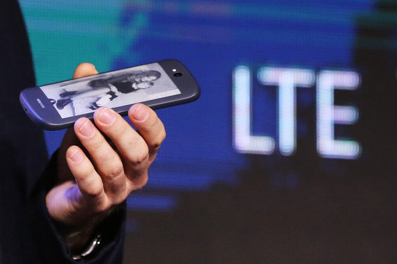 За два года с момента выпуска смартфона YotaPhone его производитель Yota Devices продал 96 000 аппаратов