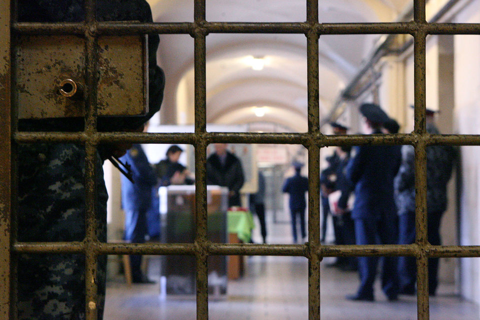 Право голосовать в тюрьме имеют только те, кто еще не приговорен, считают власти России