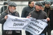 Во время акции можно было увидеть плакаты за повышение зарплаты, против сокращения рабочих мест, против отмены вредности, за введение реабилитации и выплаты компенсаций при потере здоровья и "против самодурства начальства"
