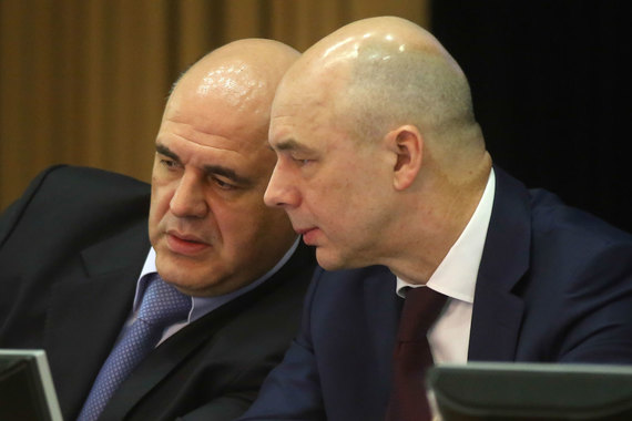 Министр финансов Антон Силуанов (на фото справа) и руководитель ФНС Михаил Мишустин договорились, как собирать страховые взносы