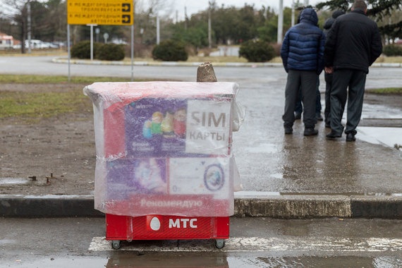 Sim-карты «МТС Украина» автоматически начала обслуживать эта сеть, а сейчас все российские операторы работают на полуострове в роуминге «К-телекома»