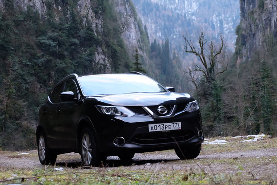Крутобокие Nissan Qashqai смотрелись в Абхазии пришельцами из другого мира