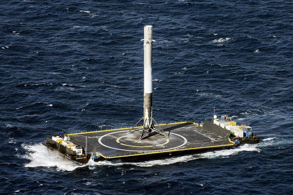 Первая ступень Falcon 9 приземлилась почти точно в центр морской платформы