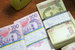 На купюре в 200 грн изображена Леся Украинка, на обратной стороне - Луцкий замок. Купюра такого номинала выпускается нацбанком Украины с 2001 г. Последний раз дизайн банкнот обновлялся в 2014 г. 200 украинских гривен можно обменять на 520 руб.