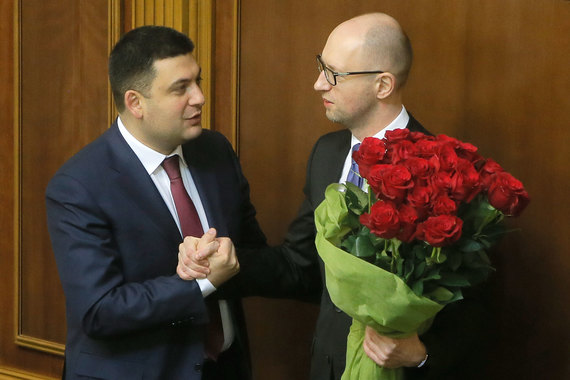 Владимир Гройсман (на фото слева) возглавил правительство Украины