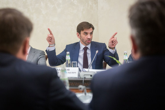 Абызов заработал в 2015 г. 455 579 586 руб., доход его супруги составил 678 000 руб.