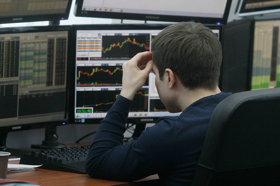 Россияне проигрываются на бирже в среднем за девять месяцев, сообщил Центробанк и потребовал от брокеров сменить бизнес-модель с быстрого заработка на выращивание долгосрочного инвестора