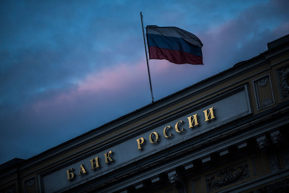 ЦБ рекомендует своим поднадзорным отключать интернет-банк компаниям, которые начинают активно проводить операции по счетам после долгого перерыва