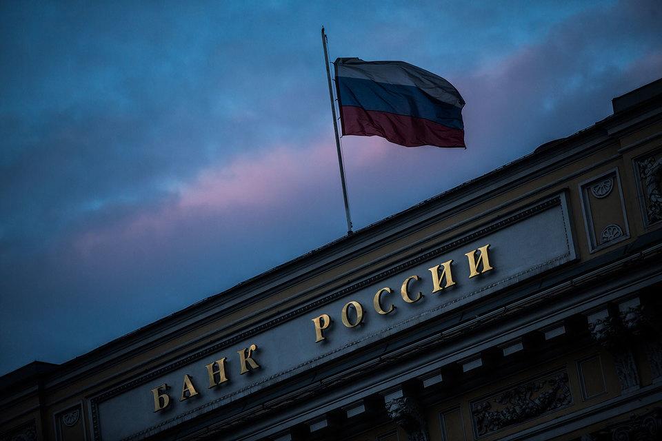 ЦБ рекомендует своим поднадзорным отключать интернет-банк компаниям, которые начинают активно проводить операции по счетам после долгого перерыва