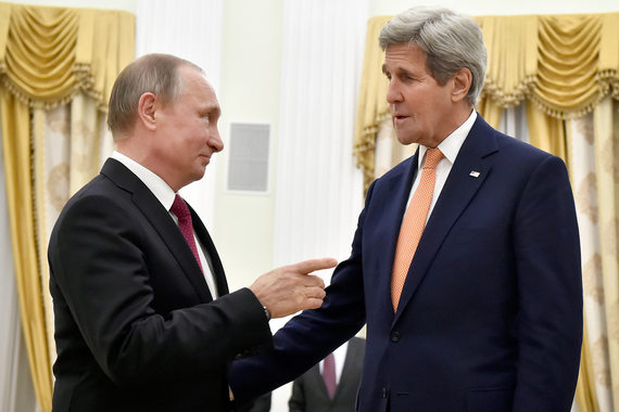 Между тем в пятницу госсекретарь США Джон Керри рассказал The New York Times о подготовке новой системы российско-американского мониторинга ситуации в Сирии: «Мы предложили провести черту, абсолютную черту: вы не ходите туда, а мы не заходим сюда, а все, что посередине, будет честной игрой»