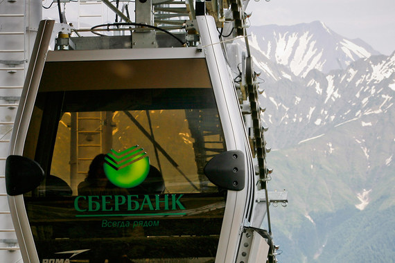 С заоблачных кризисных вершин ставки вкладов Сбербанка постепенно спустились до европейских