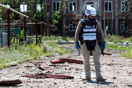 Сейчас мониторинговая миссия ОБСЕ на Украине является гражданской и невооруженной