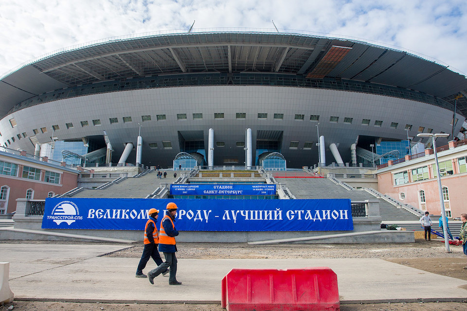 Сроки завершения строительства стадиона по контракту – декабрь 2016 года